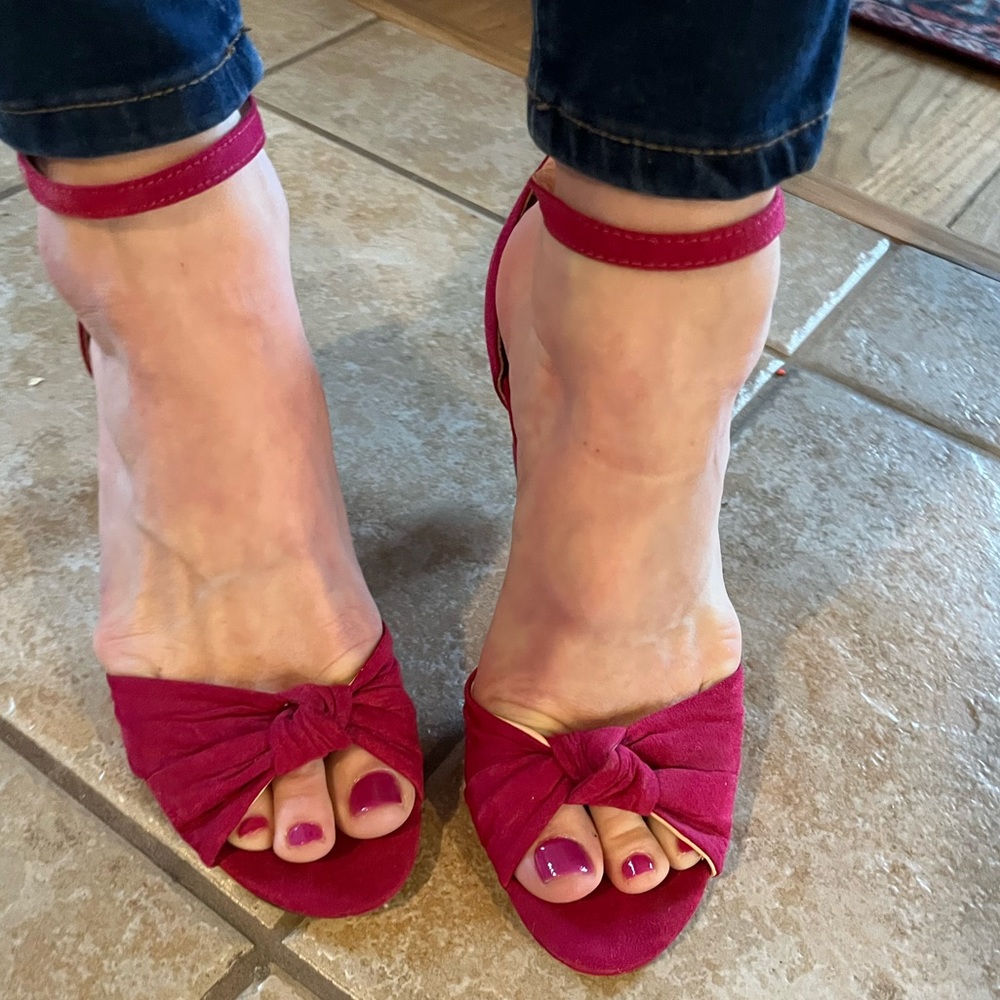 Adorable pink suede heels